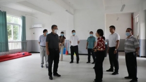 中国教育发展基金会秘书长王建光带队到长顺调研
